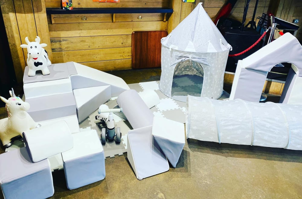 Deluxe soft play with tent, tunnel, unicorn and cow hoppers